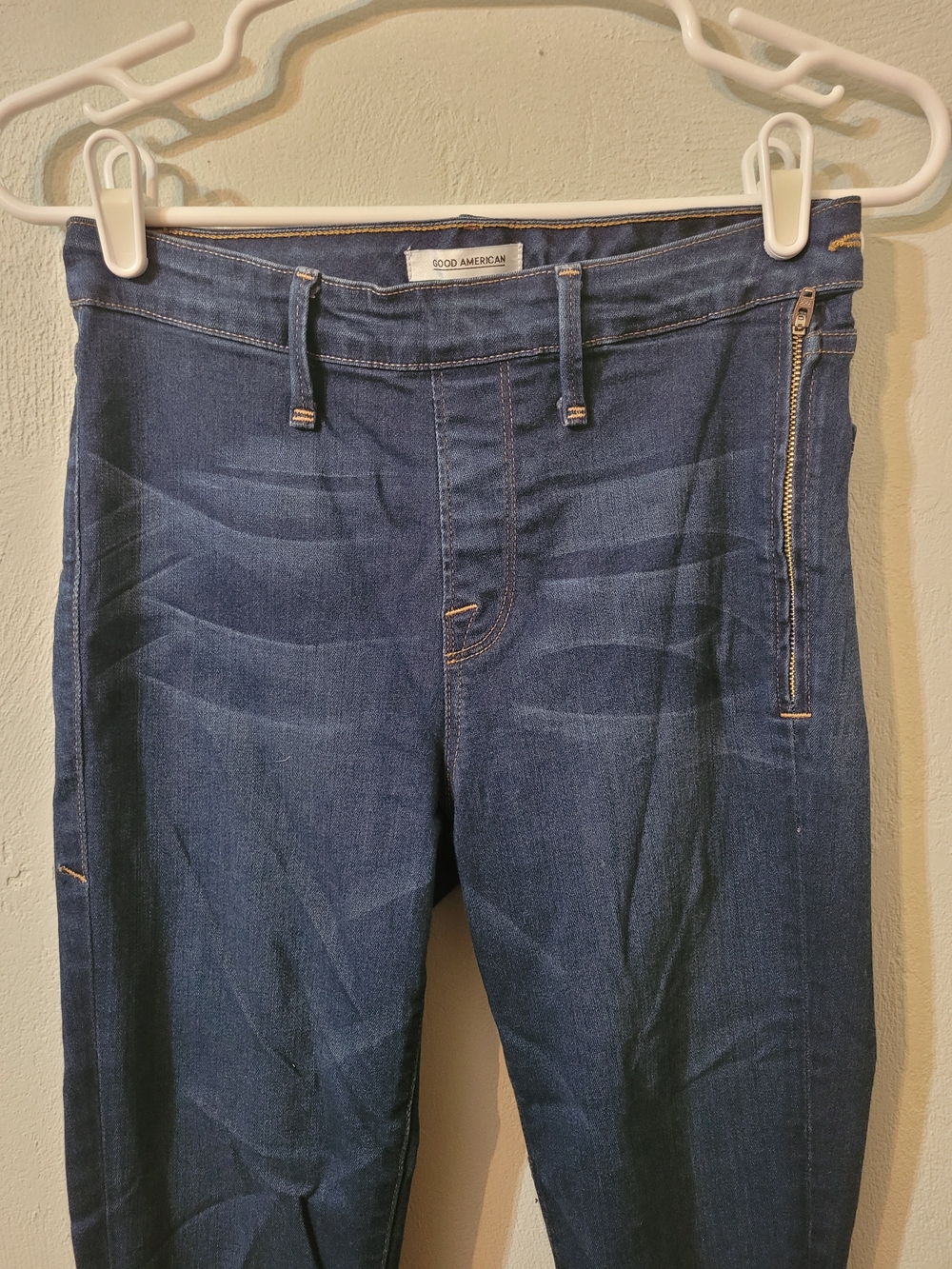 Good American Stylish Skinny Jeans Size 27!